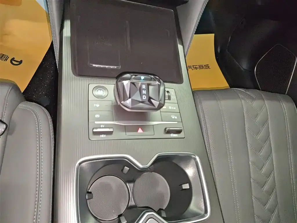 BYD L DM-i — фото 4