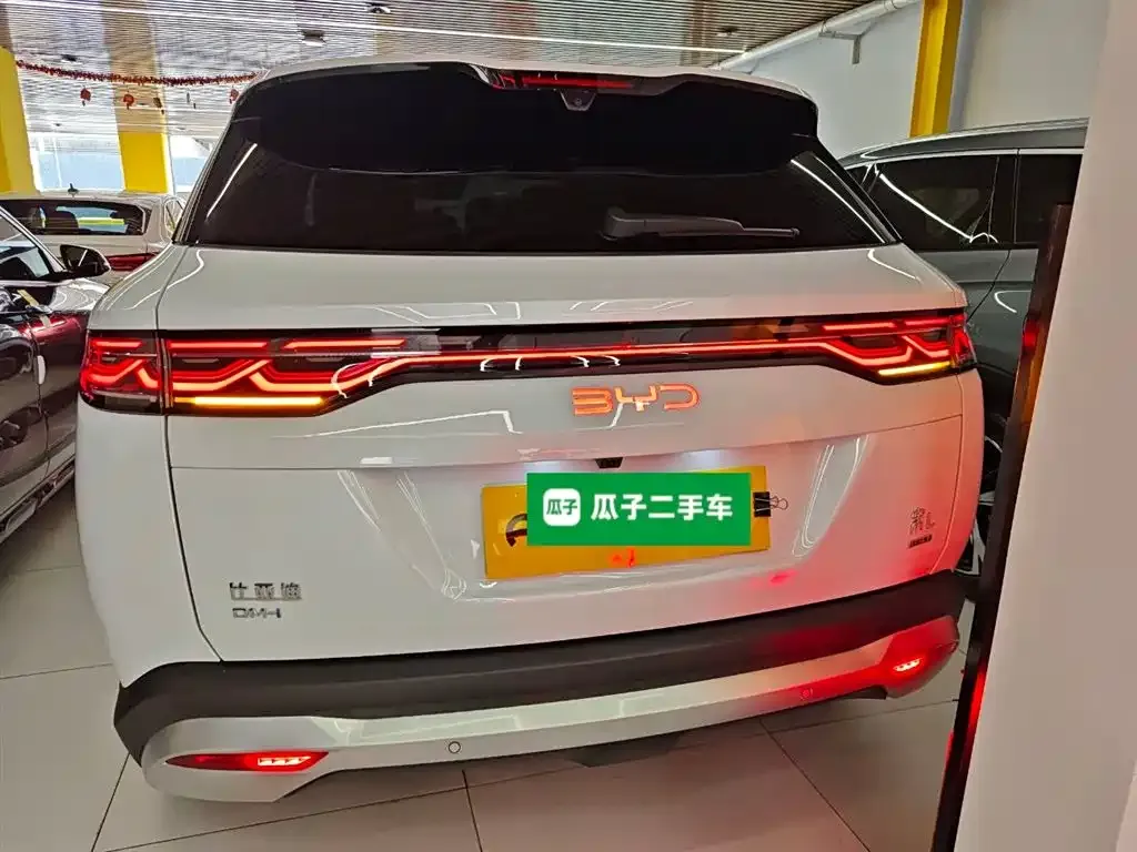 BYD L DM-i — фото 9
