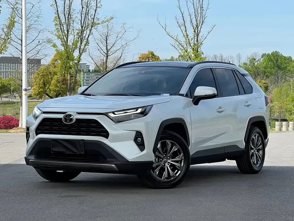 Toyota RAV4 — фото 1