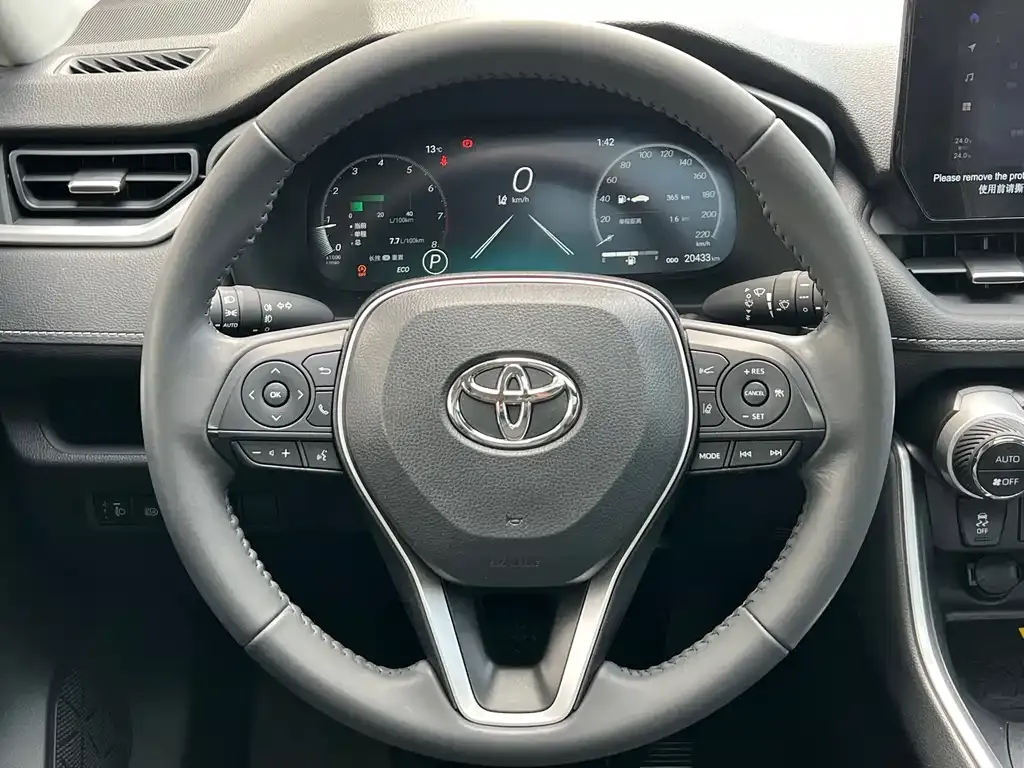 Toyota RAV4 — фото 8