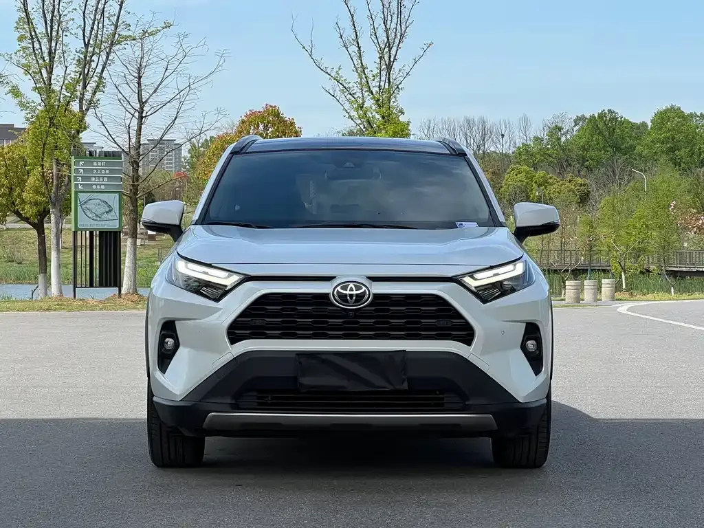 Toyota RAV4 — фото 10