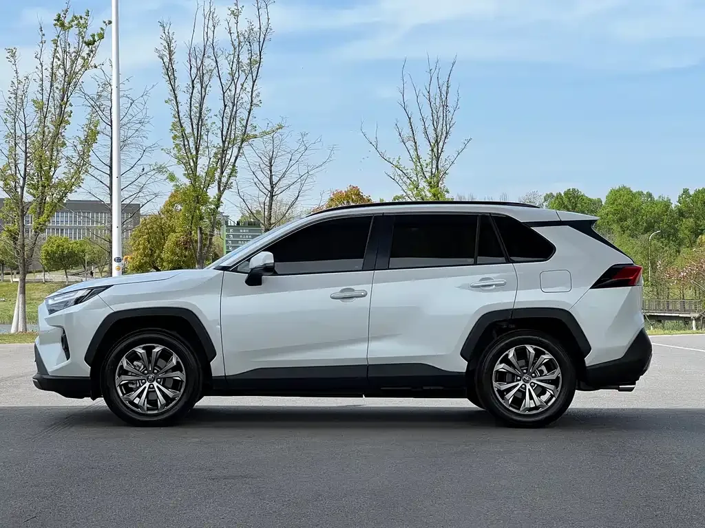 Toyota RAV4 — фото 6