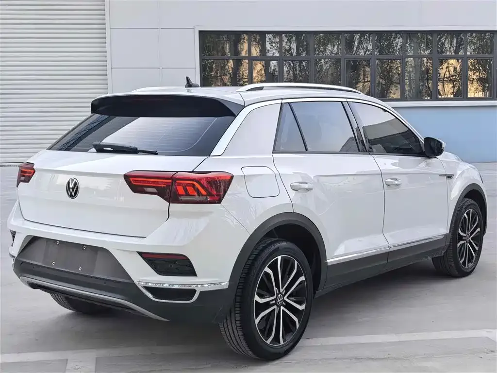 Volkswagen T-Roc — фото 6