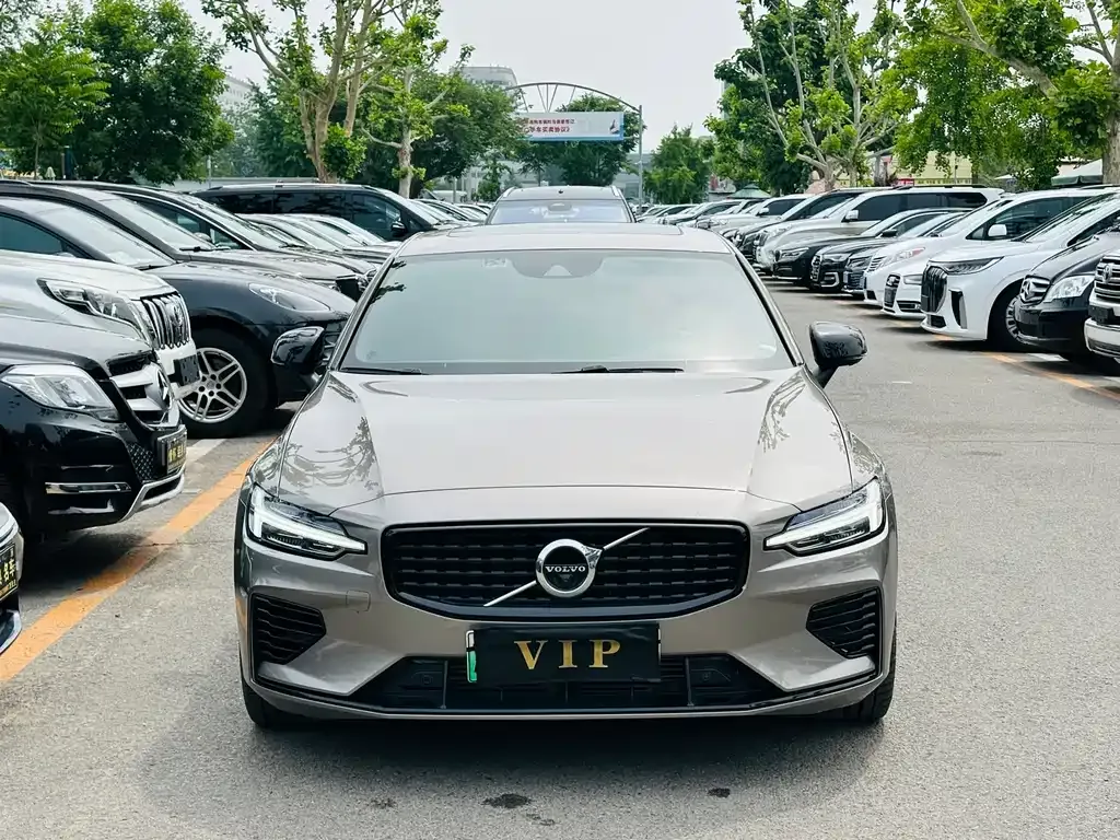 Volvo XC60 PHEV 2021 из CN, фото 5