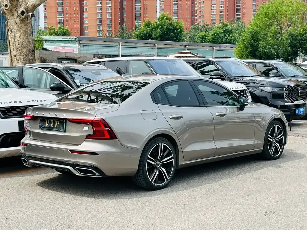 Volvo XC60 PHEV 2021 из CN, фото 6