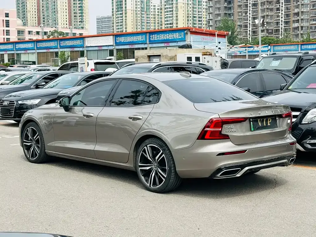 Volvo XC60 PHEV 2021 из CN, фото 4