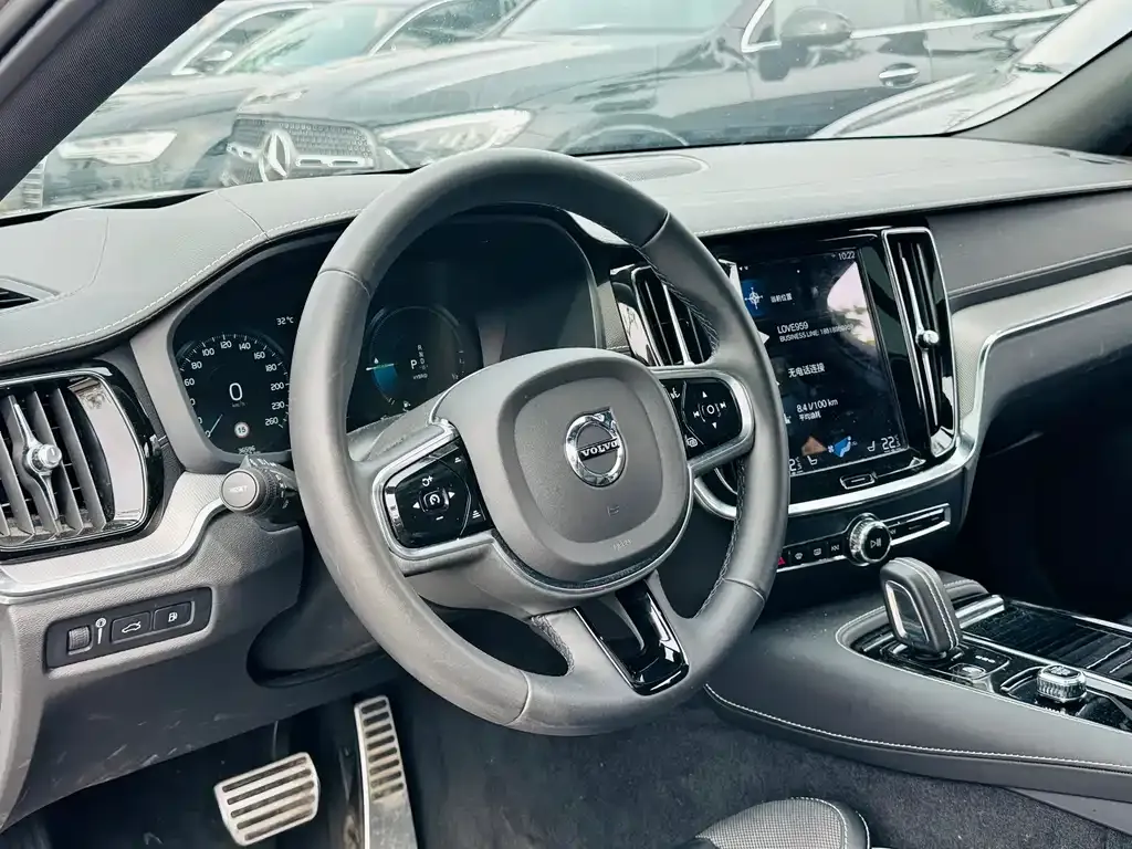 Volvo XC60 PHEV 2021 из CN, фото 7