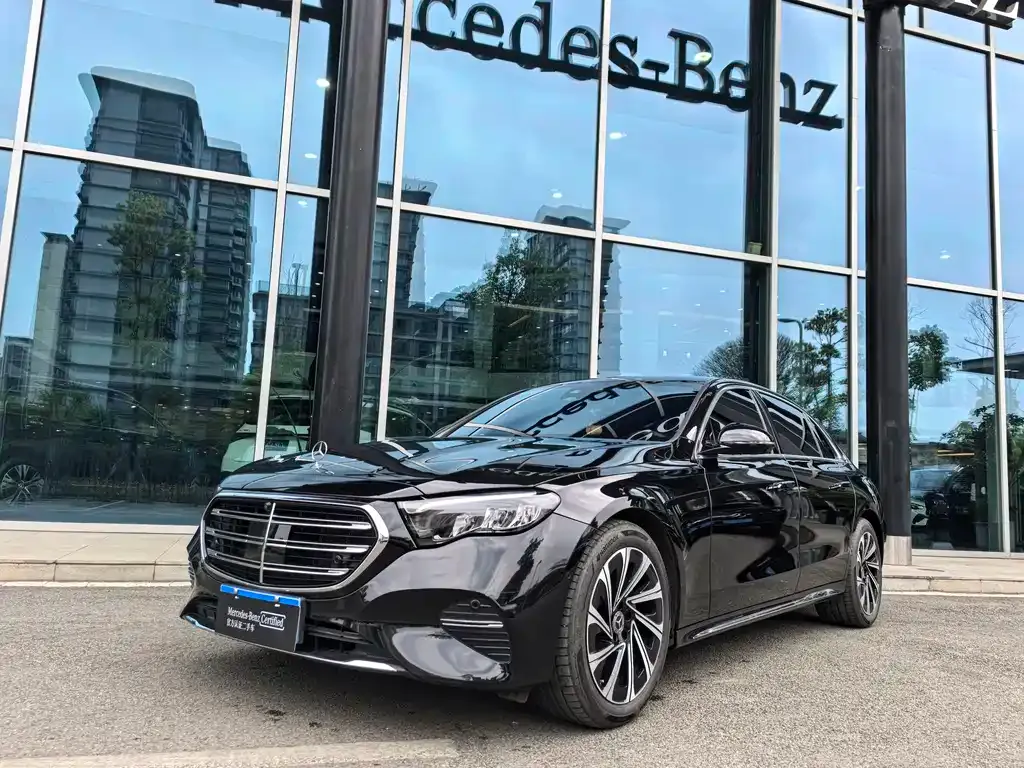 Mercedes-Benz E-Class — фото 1
