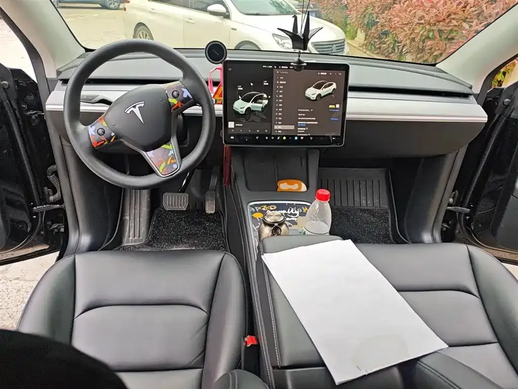 Tesla Model Y — фото 5