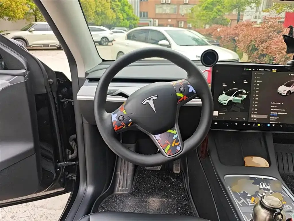 Tesla Model Y — фото 8