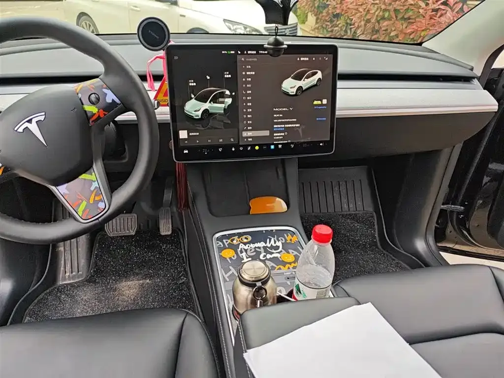 Tesla Model Y — фото 10