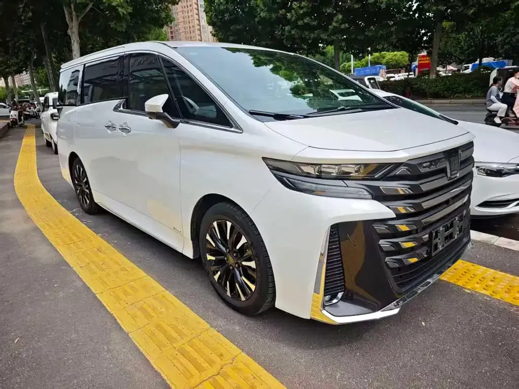 Toyota Vellfire — фото 4