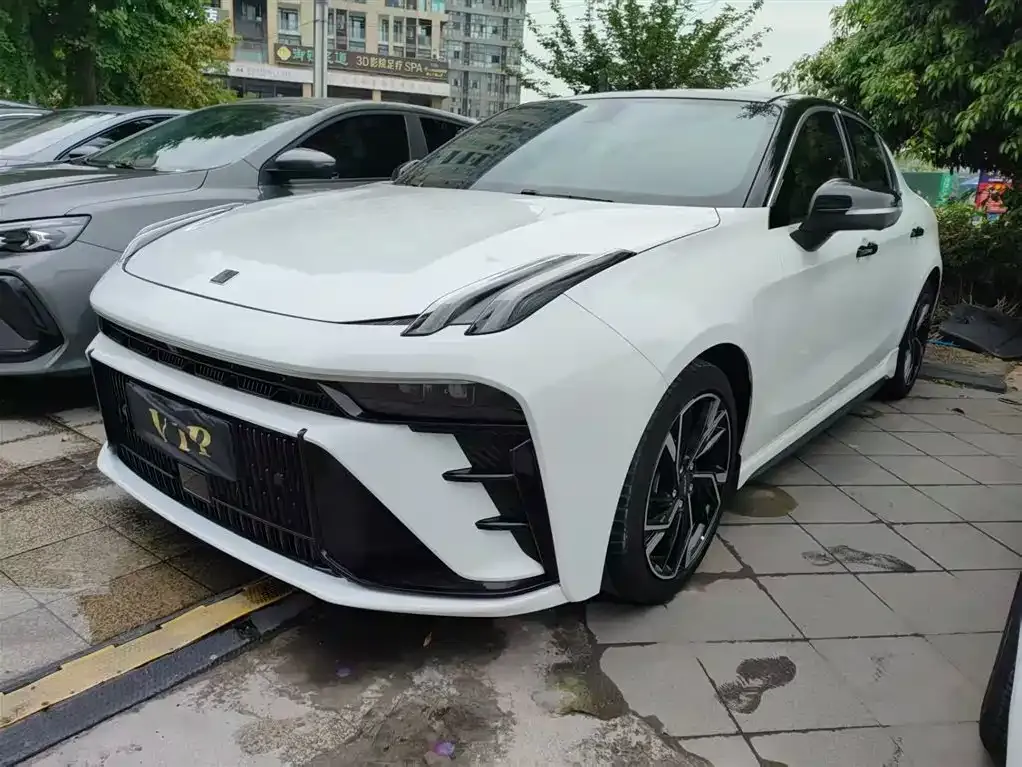 Lynk & Co 03