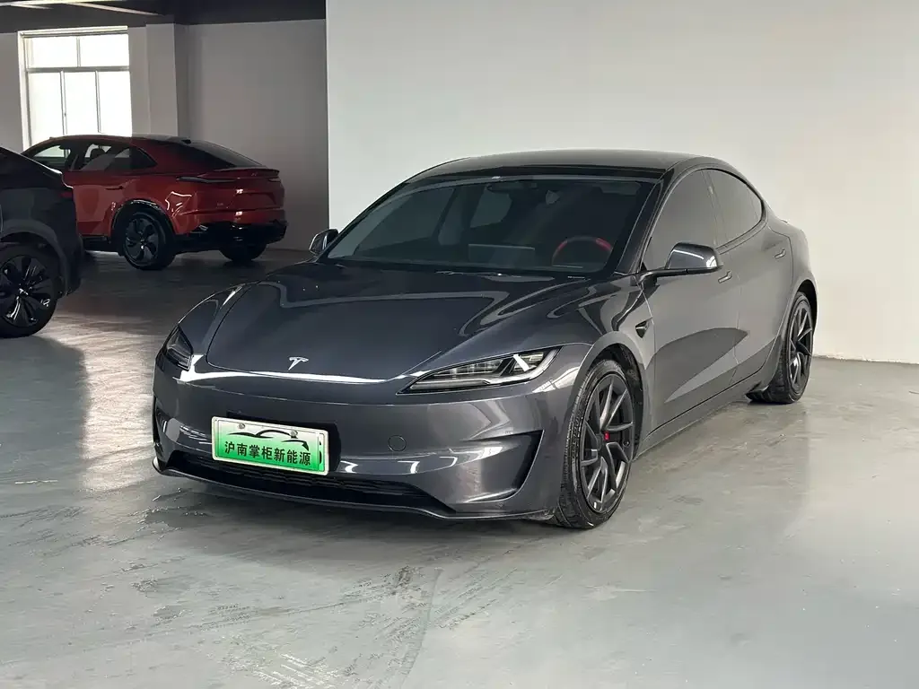 Tesla Model 3 — фото 1