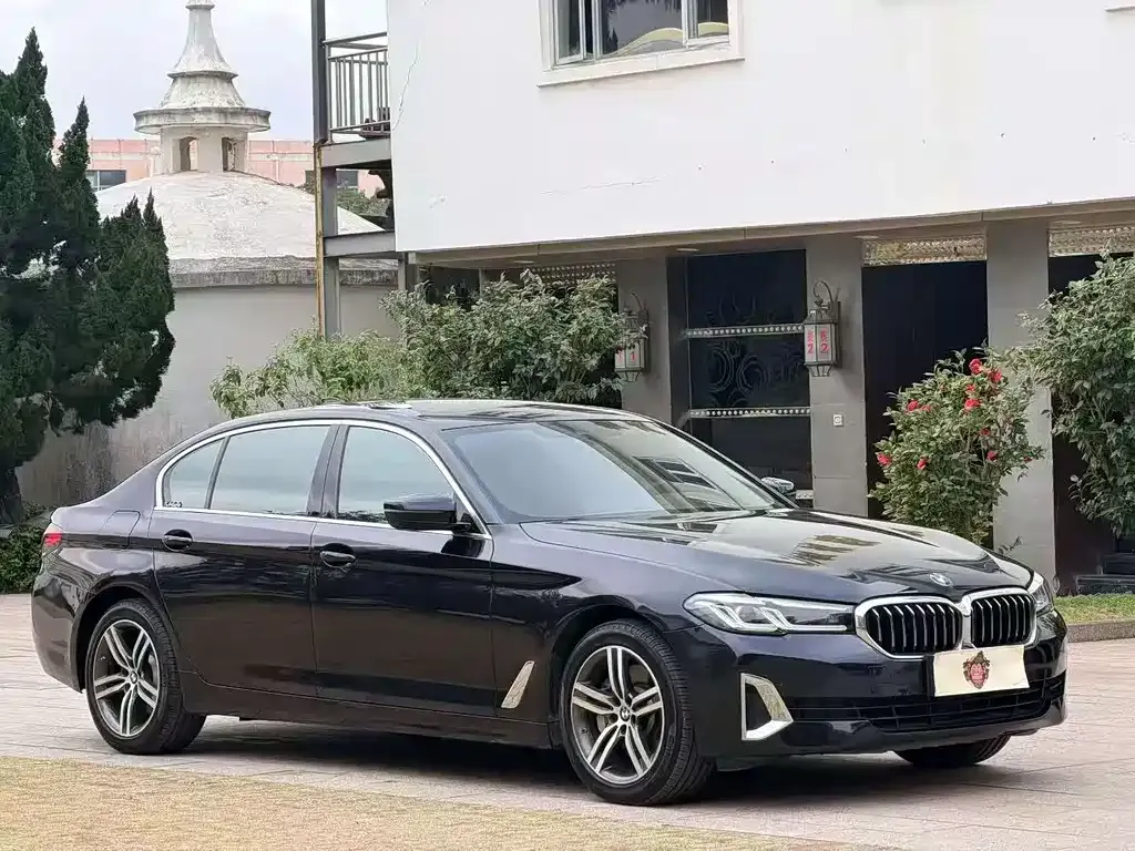 BMW 5 Series — фото 1