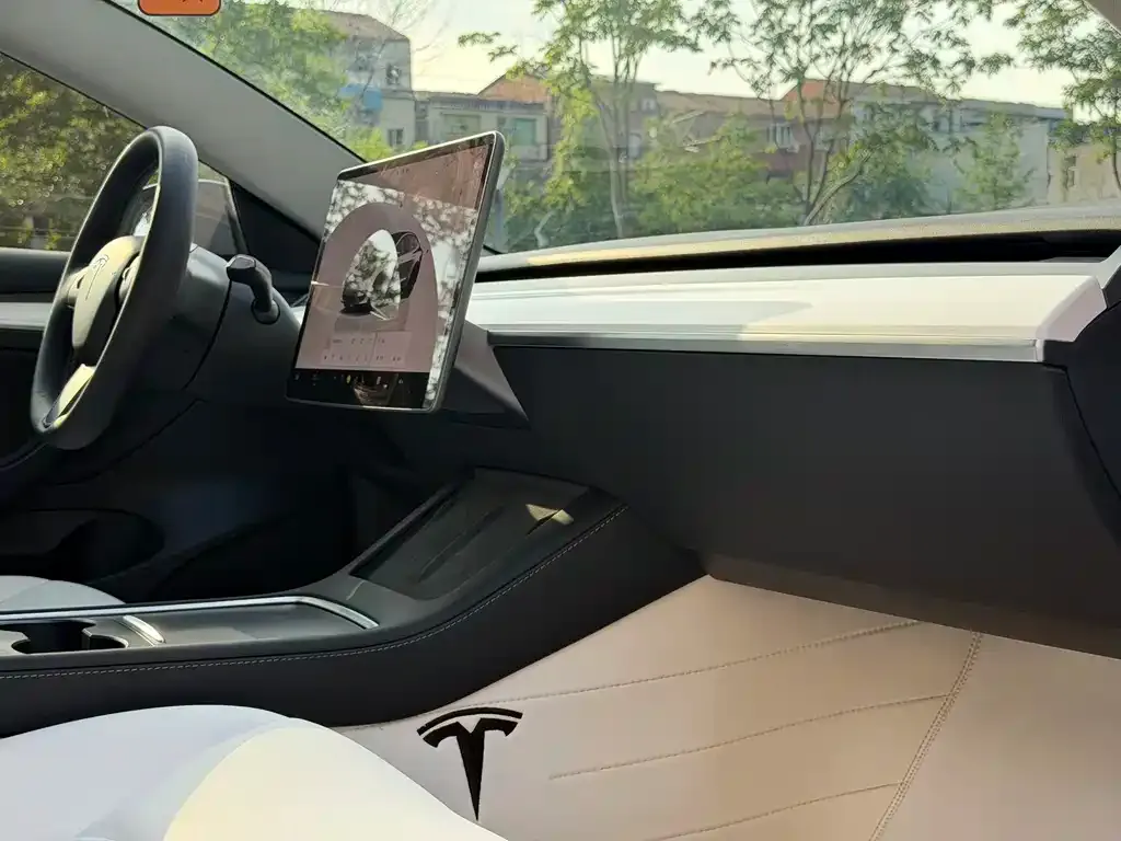 Tesla Model 3 — фото 3