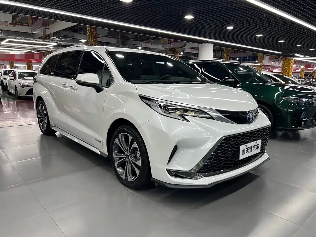 Toyota Granvia — фото 4