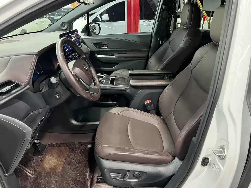 Toyota Granvia — фото 9
