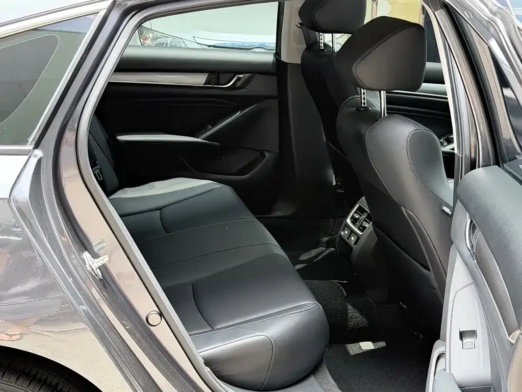 Honda Accord — фото 10