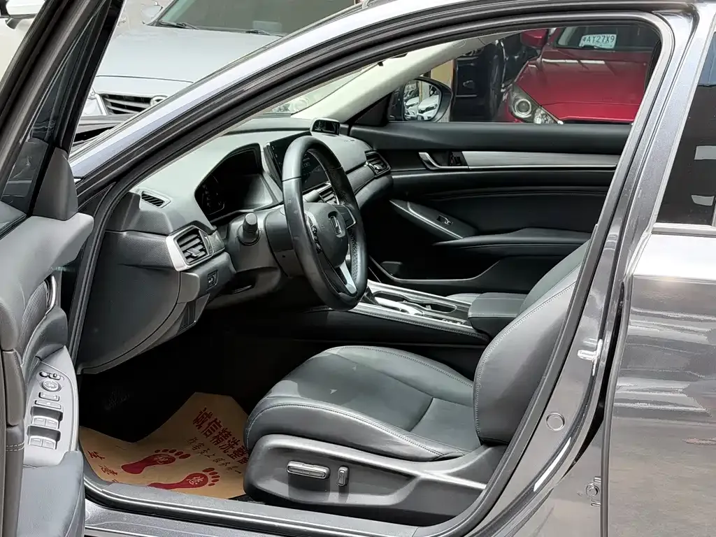Honda Accord — фото 9