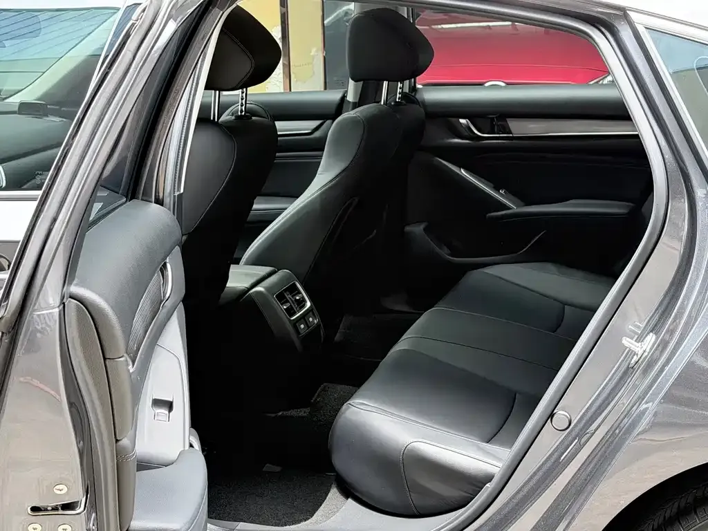 Honda Accord — фото 7