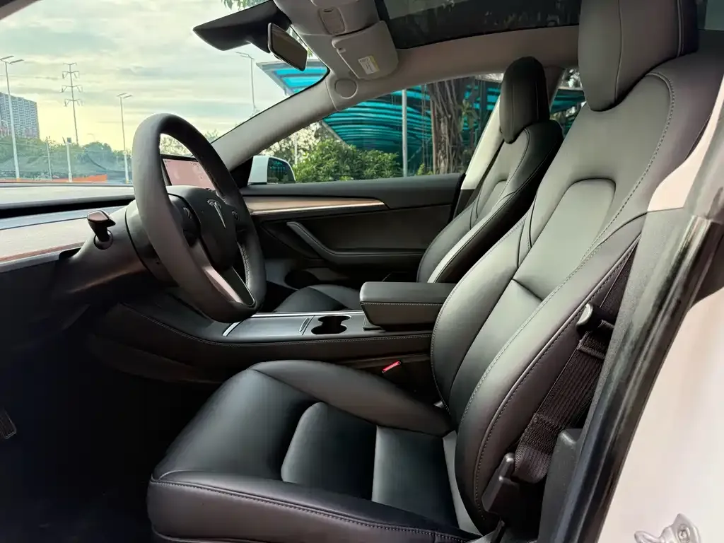 Tesla Model 3 — фото 10