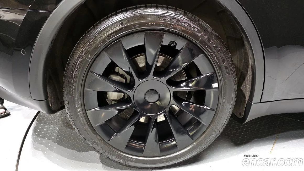 Tesla Model Y — фото 8