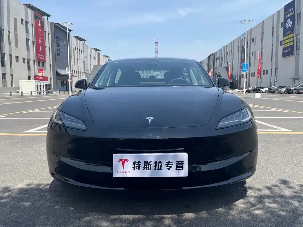 Tesla Model 3 — фото 4