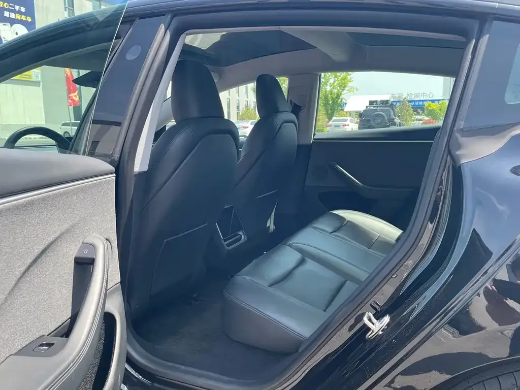 Tesla Model 3 — фото 10