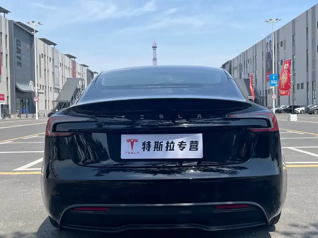 Tesla Model 3 — фото 2
