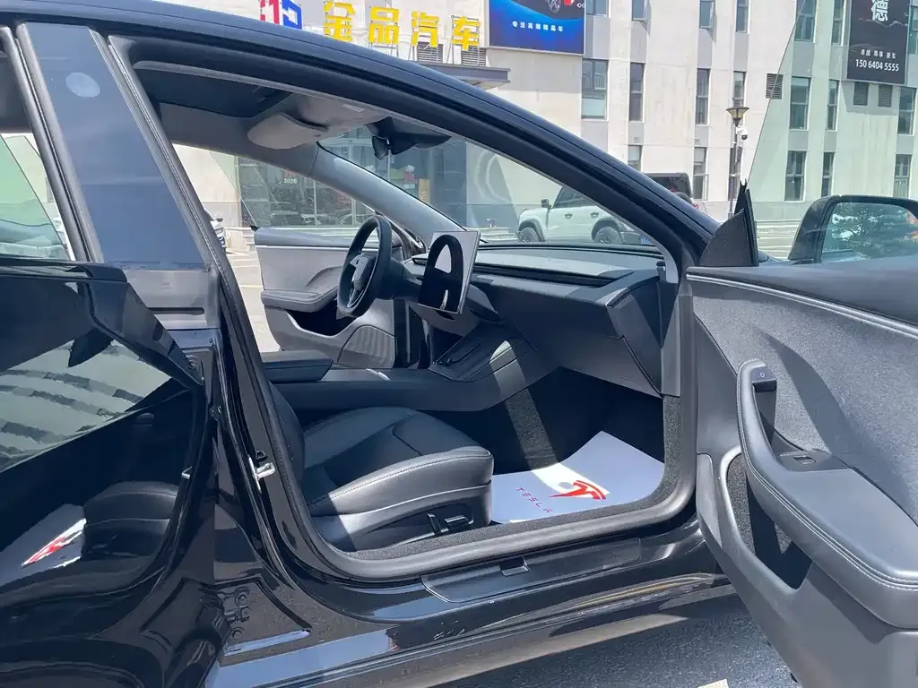 Tesla Model 3 — фото 3