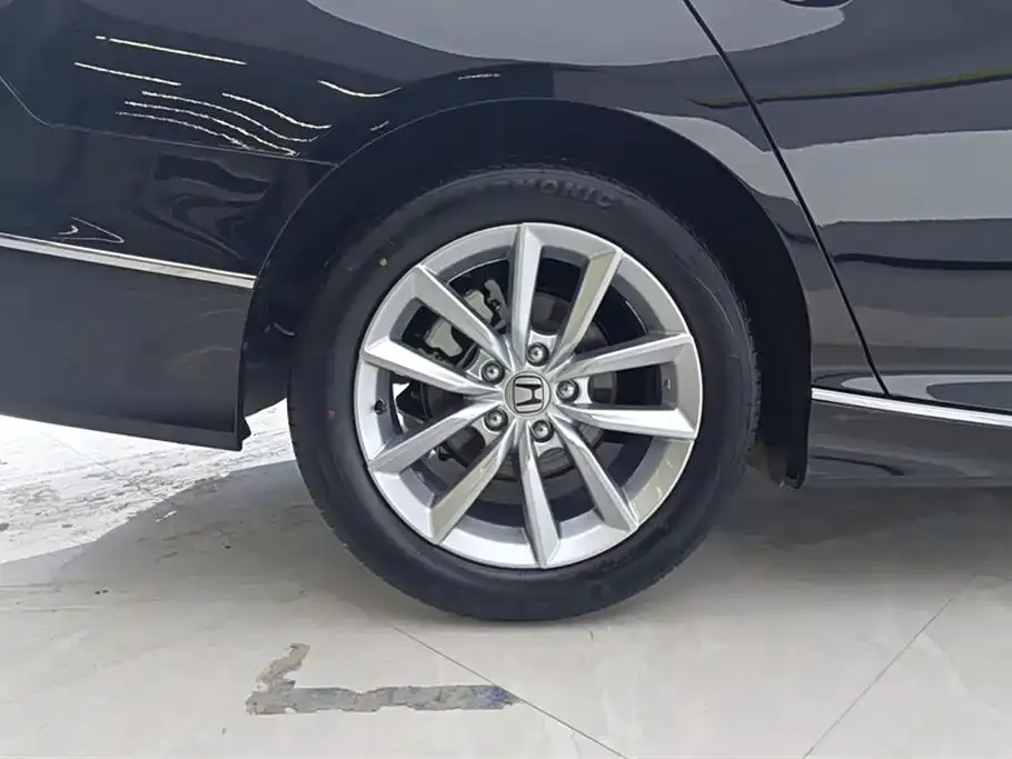 Honda Accord — фото 10