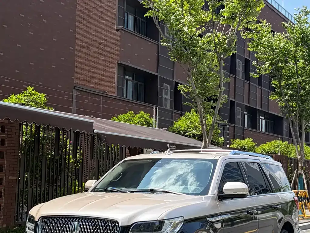 Lincoln Navigator