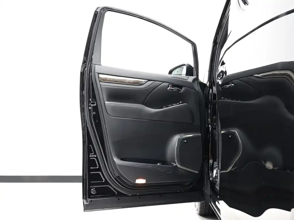 Toyota Alphard — фото 5