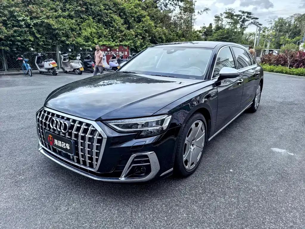 Audi A8 — фото 1