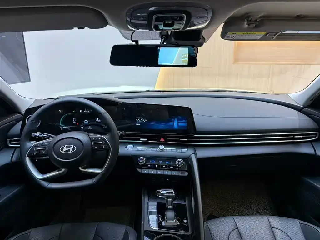 Hyundai Elantra — фото 7