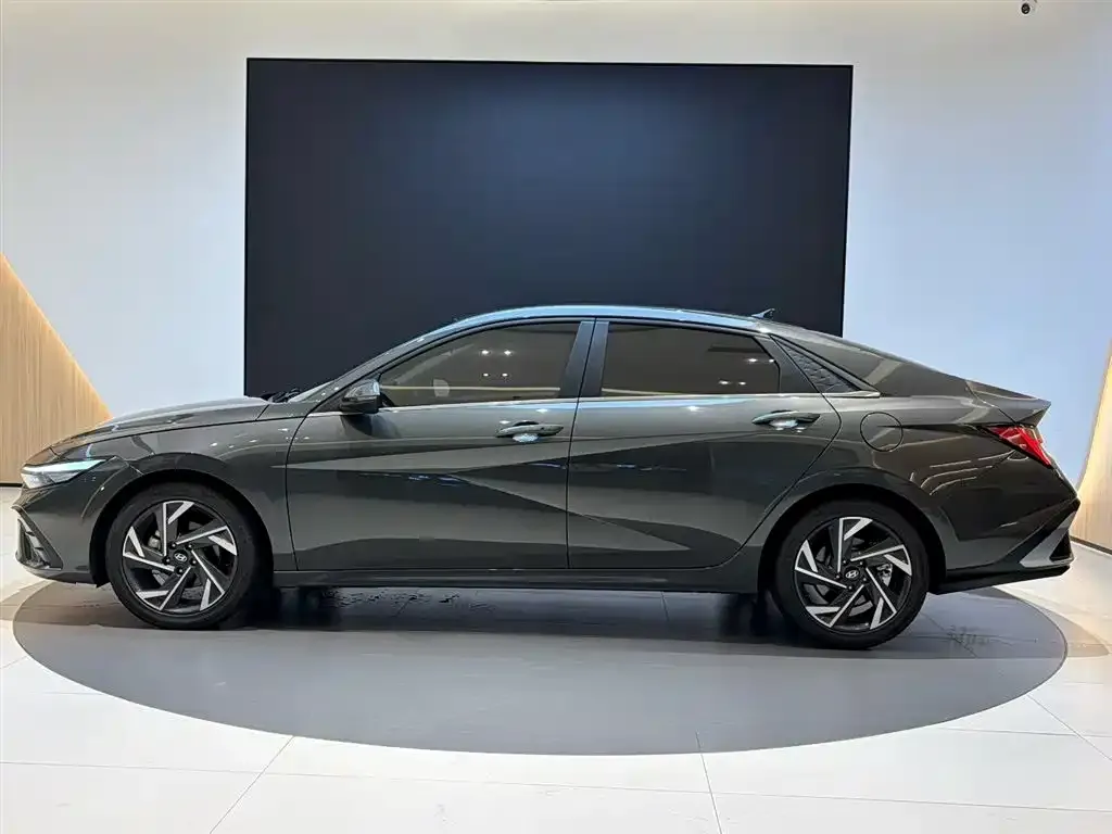 Hyundai Elantra — фото 5