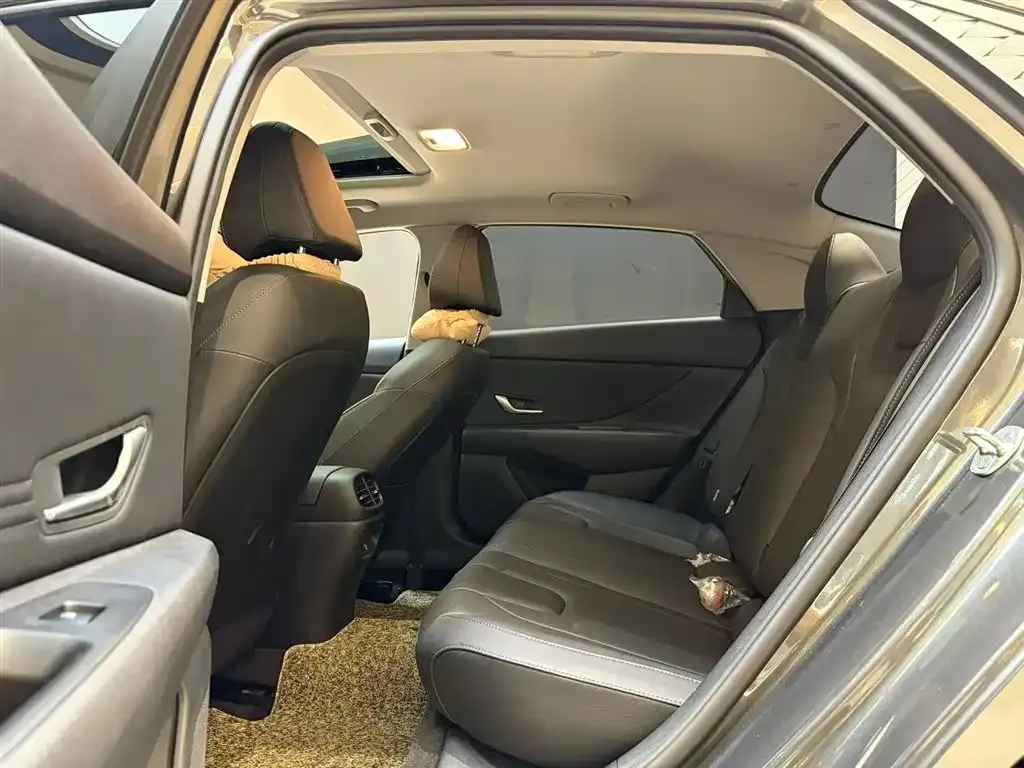 Hyundai Elantra — фото 8