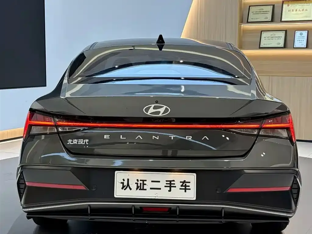 Hyundai Elantra — фото 3