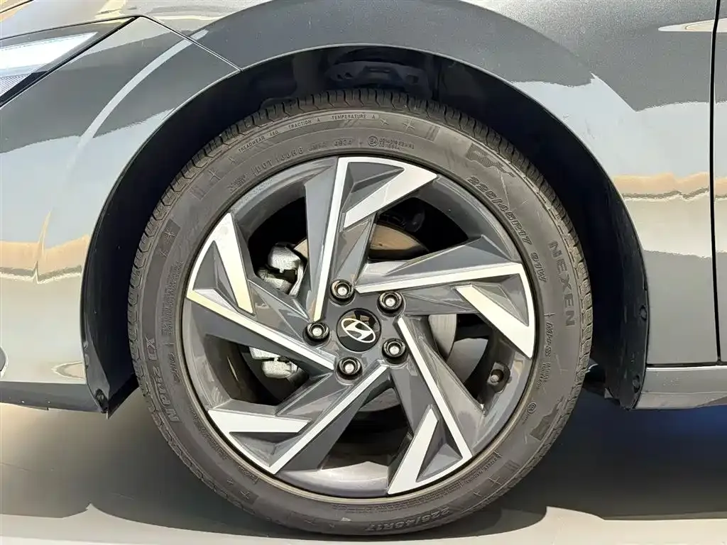 Hyundai Elantra — фото 9