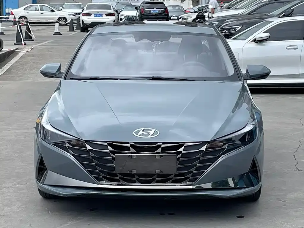 Hyundai Elantra — фото 4
