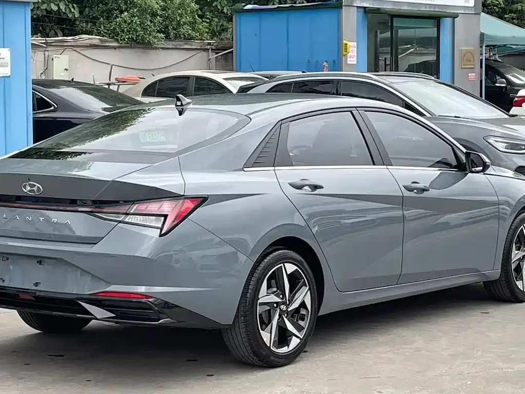 Hyundai Elantra — фото 7