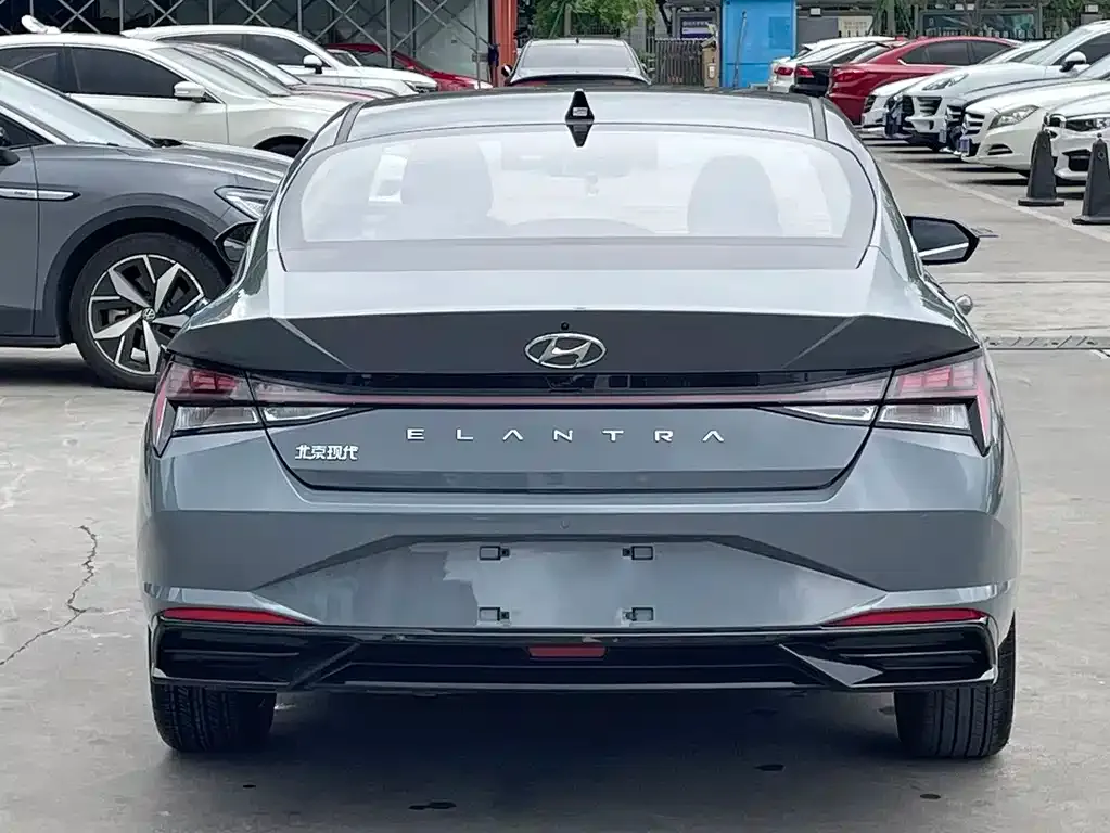 Hyundai Elantra — фото 9