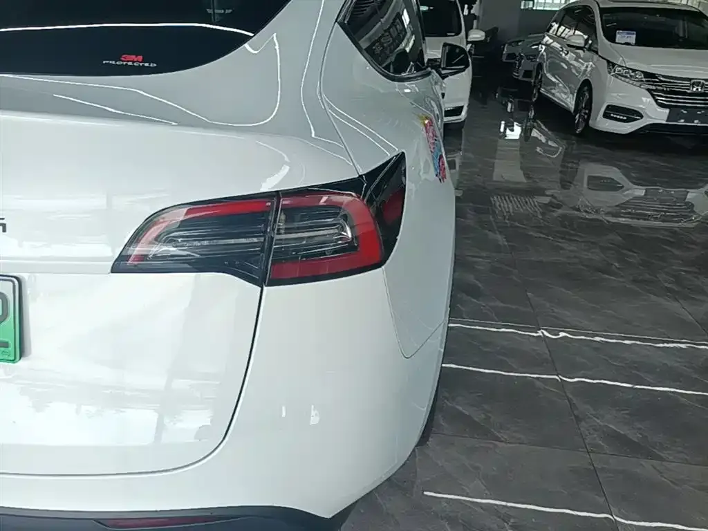 Tesla Model Y — фото 3