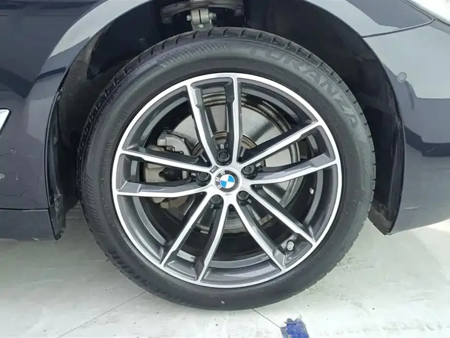 BMW 5 Series — фото 10