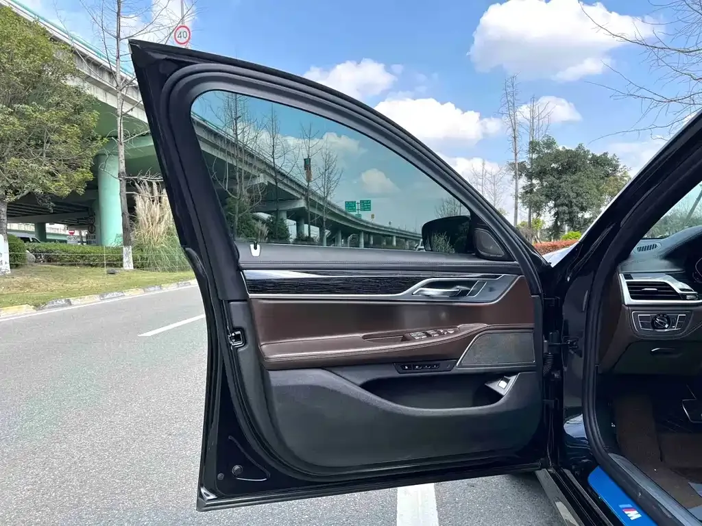 BMW 7 Series 2022 из CN, фото 9
