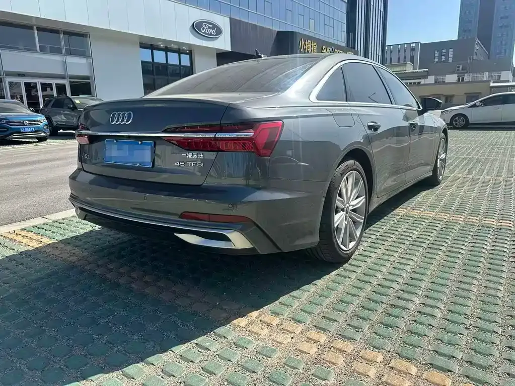 Audi A6L — фото 7