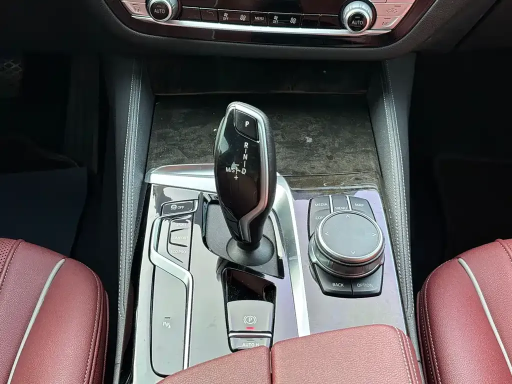 BMW 5 Series — фото 10