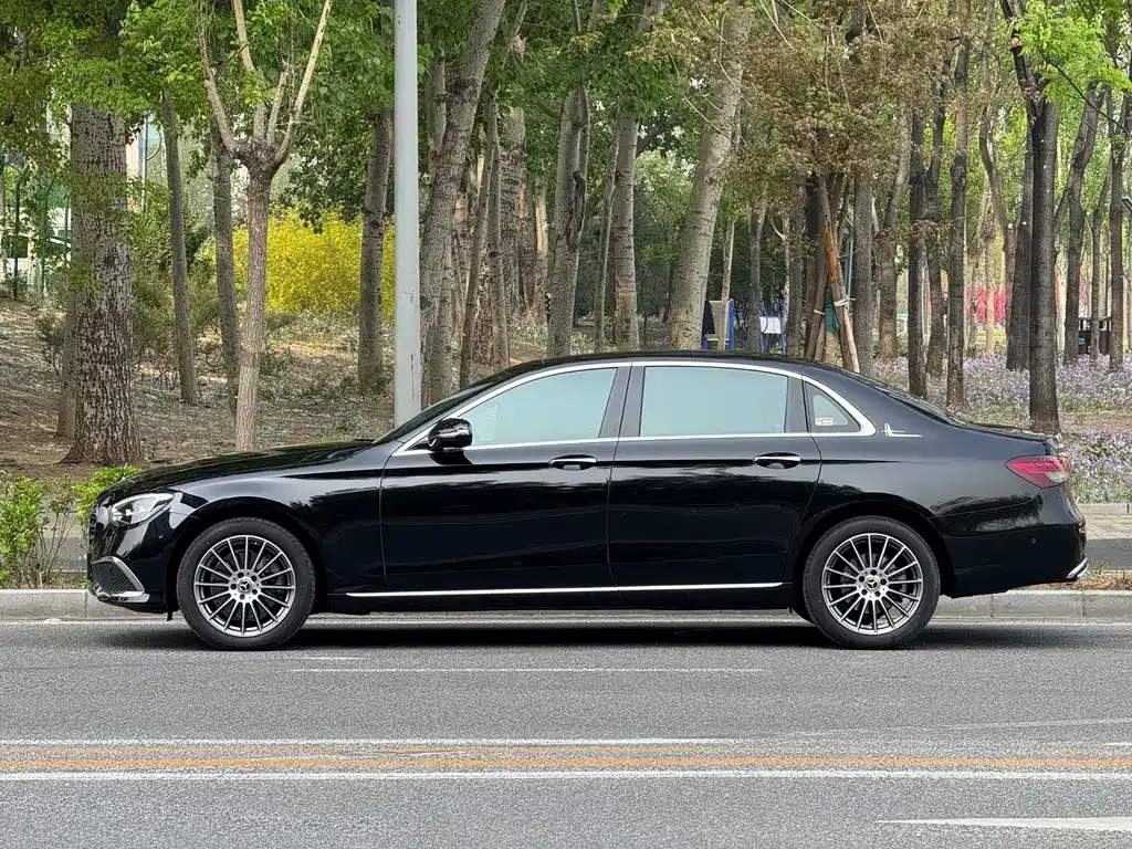 Mercedes-Benz E-Class — фото 9