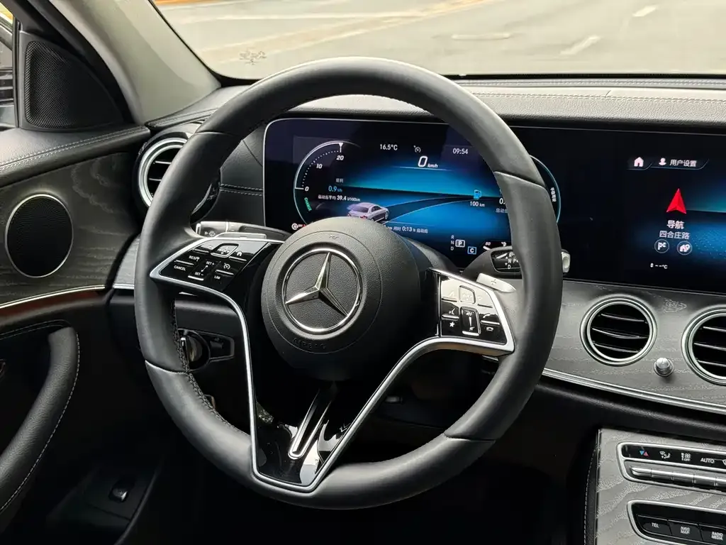 Mercedes-Benz E-Class — фото 3